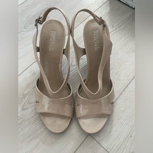 Kenneth Cole Reaction Womens Beige Patent Slingback Heels Shoes Size 8